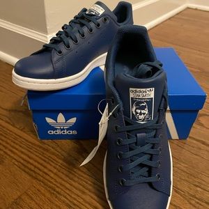 Navy leather Adidas shoes Stan Smith. NWT. Boy’s size 6; Women’s size 7.5
